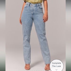 A&F Ultra High Rise 90s Straight Jean (Curve Love)